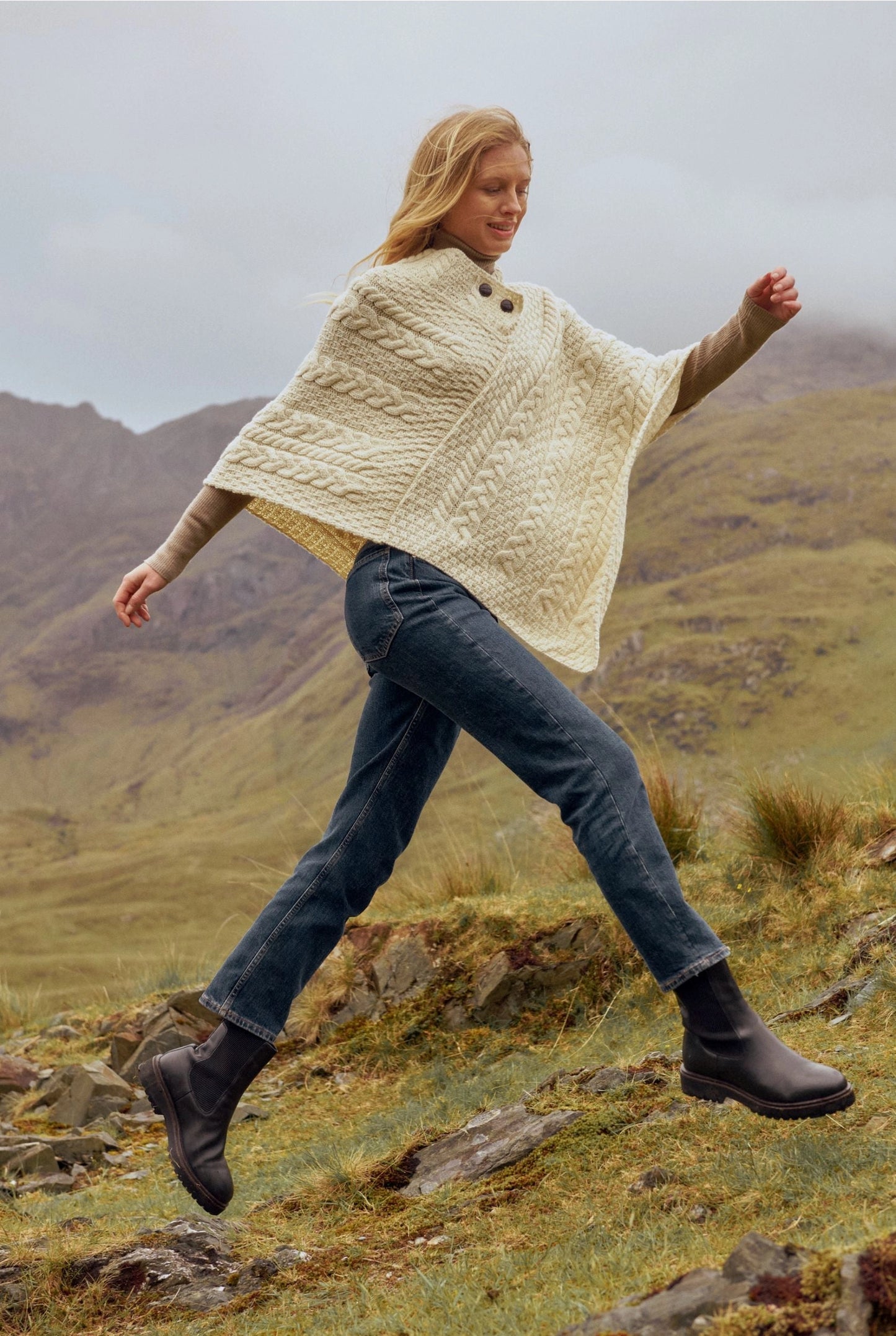 Easkey Ladies Classic Aran Button Poncho